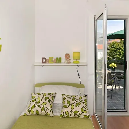 Julija Apartment *