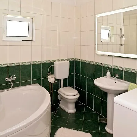 Julija Apartment *