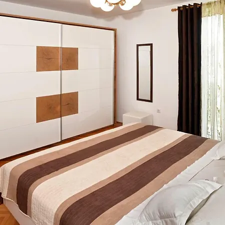 Julija Apartment